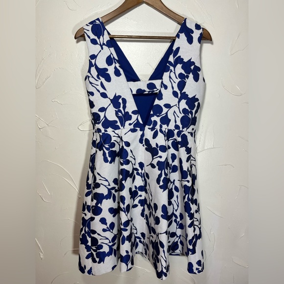 Betsey Johnson Floral Jacquard V-Neck Fit & Flare SZ 6 - Picture 7 of 16